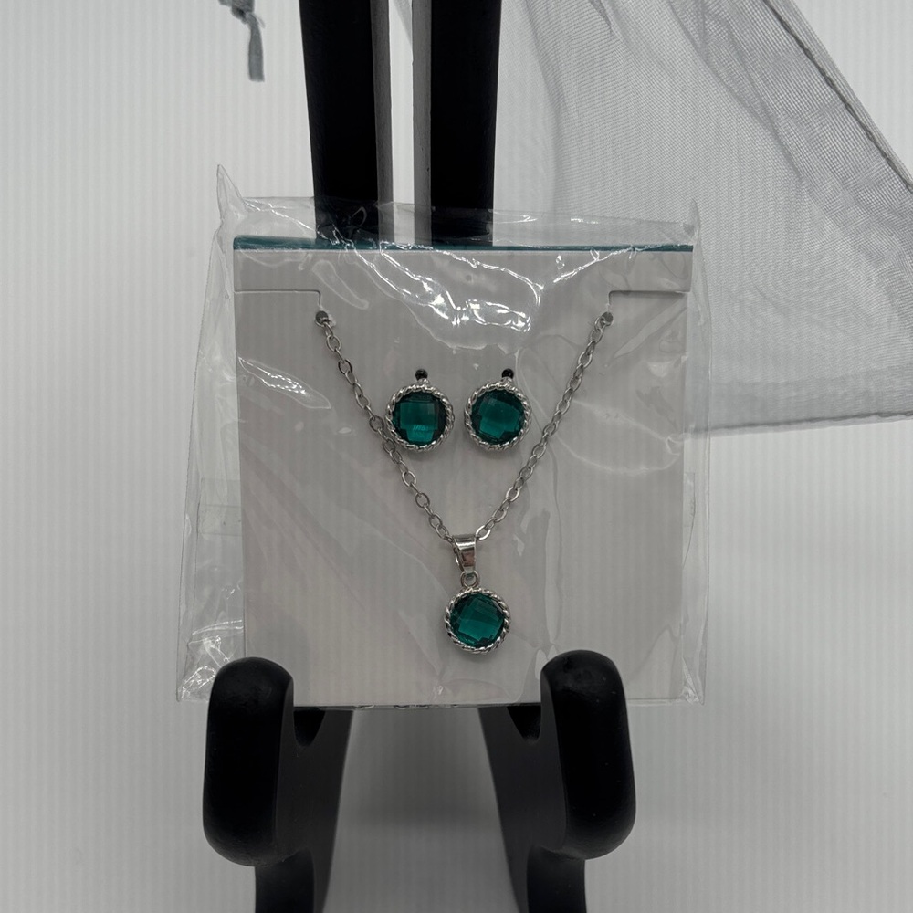 NEW! Elegant Silver and Green Jewelry Set By EFFY Necklace/Pendant and Earrings
